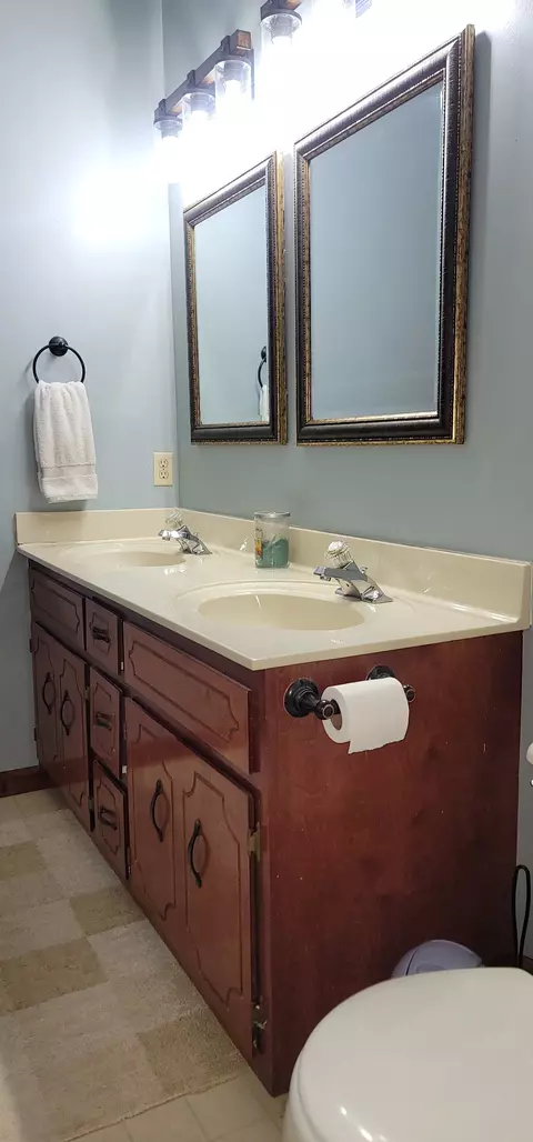Bath - 145 Ginger Ct, Dover, TN 37058 photo 6 of 16