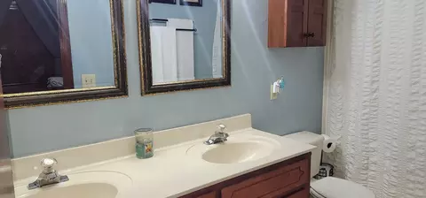 Bath - 145 Ginger Ct, Dover, TN 37058 photo 2 of 16
