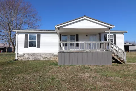 1059 Pointe Ln, Lafayette, TN 37083