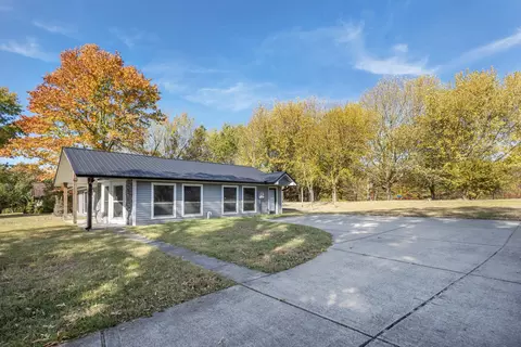 Exterior - 108 Esque Rd, Bethpage, TN 37022 photo 3 of 9