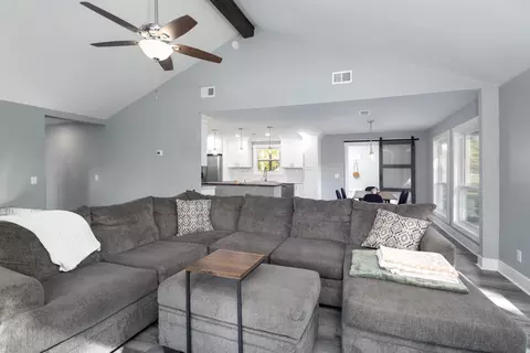 Living - 108 Esque Rd, Bethpage, TN 37022 photo 4 of 4
