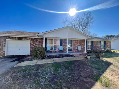 711 6th St, Lawrenceburg, TN 38464