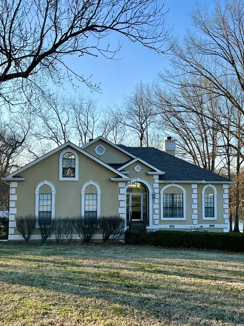 1079 Edgewater Cir, Gallatin, TN 37066