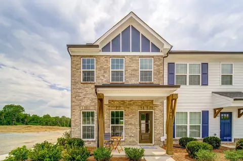 215 Holywell Dr, Gallatin, TN 37066