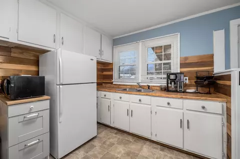 Kitchen - 8635 Old Baxter Rd, Baxter, TN 38544 photo 3 of 5