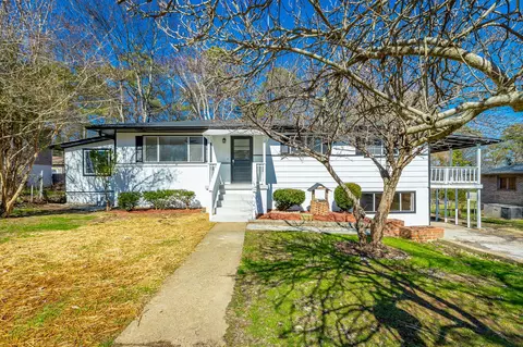 718 Cherokee Trl, Rossville, GA 30741