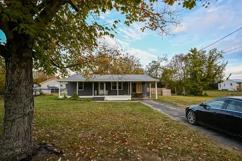 210 Hinkle Hill St E, Bell Buckle, TN 37020