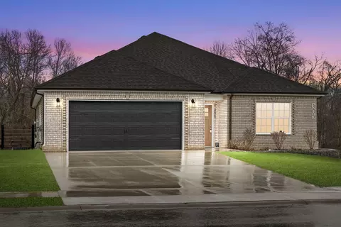 305 Wingfield Dr, Clarksville, TN 37043