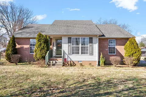 2738 Logan Rd, Greenbrier, TN 37073
