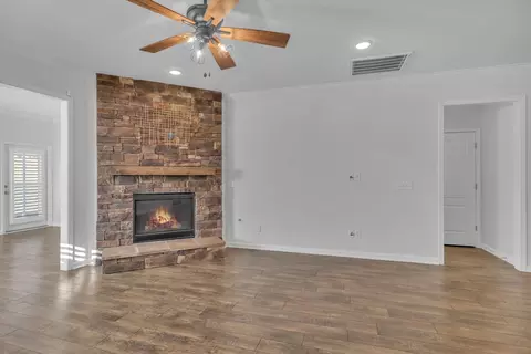 Living - 815 Clay Pl, Spring Hill, TN 37174 photo 1 of 3