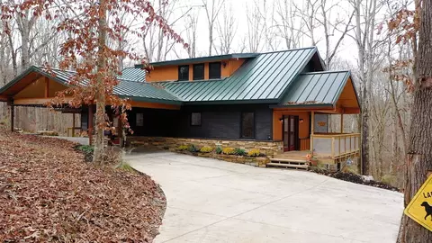 2076 White Bluff Rd, Burns, TN 37029