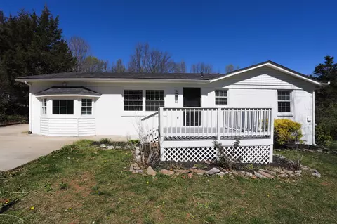 1007 Davidson Dr, Burns, TN 37029