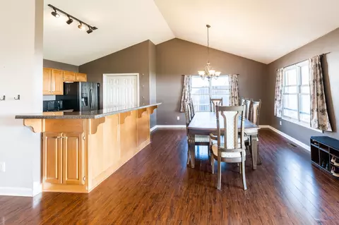 Dining - 407 7th Ave W, Springfield, TN 37172 photo 1 of 4