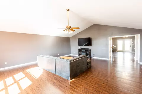Kitchen - 407 7th Ave W, Springfield, TN 37172 photo 2 of 5