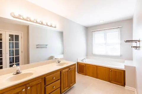 Bath - 407 7th Ave W, Springfield, TN 37172 photo 2 of 5