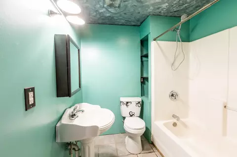 Bath - 407 7th Ave W, Springfield, TN 37172 photo 5 of 5