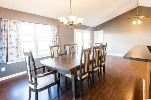 Dining - 407 7th Ave W, Springfield, TN 37172 photo 3 of 4