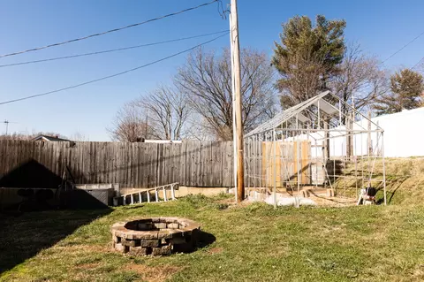 Exterior - 407 7th Ave W, Springfield, TN 37172 photo 5 of 6