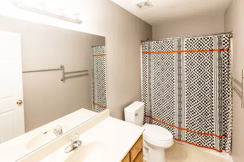 Bath - 407 7th Ave W, Springfield, TN 37172 photo 1 of 5