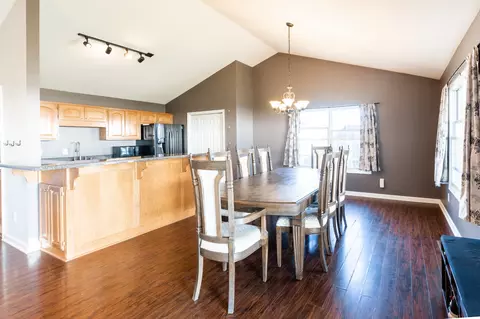 Dining - 407 7th Ave W, Springfield, TN 37172 photo 2 of 4