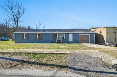 206 S Main St, Byrdstown, TN 38549