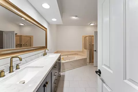 Bath - 1415 Wall St, Murfreesboro, TN 37130 photo 2 of 5