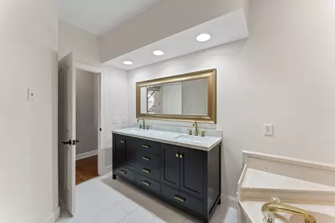 Bath - 1415 Wall St, Murfreesboro, TN 37130 photo 1 of 5