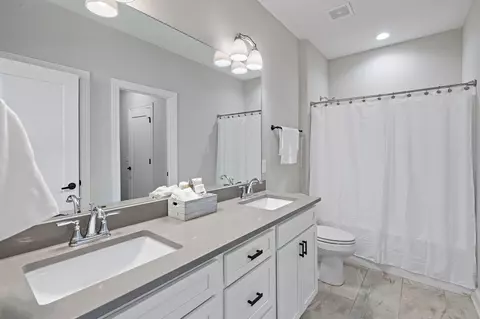 Bath - 3502 Pershing Dr, Murfreesboro, TN 37129 photo 3 of 3