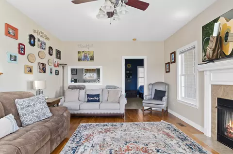 Living - 1545 Manley Loop, Dickson, TN 37055 photo 3 of 3