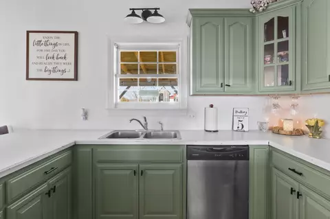 Kitchen - 1545 Manley Loop, Dickson, TN 37055 photo 4 of 5