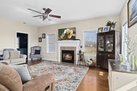 Living - 1545 Manley Loop, Dickson, TN 37055 photo 1 of 3