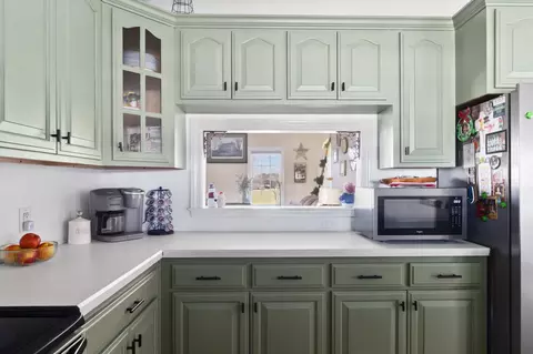 Kitchen - 1545 Manley Loop, Dickson, TN 37055 photo 3 of 5