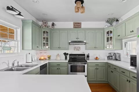 Kitchen - 1545 Manley Loop, Dickson, TN 37055 photo 2 of 5