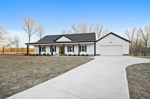 122 Dewey, Dickson, TN 37055