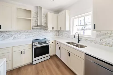 Kitchen - 122 Dewey, Dickson, TN 37055 photo 2 of 2