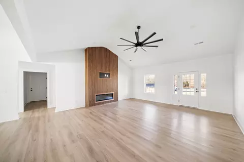 Living - 122 Dewey, Dickson, TN 37055 photo 1 of 1