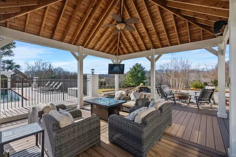Exterior - 1002 Tulloss Rd, Franklin, TN 37067 photo 5 of 11