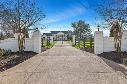 1002 Tulloss Rd, Franklin, TN 37067