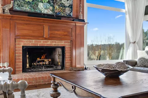 Living - 1002 Tulloss Rd, Franklin, TN 37067 photo 2 of 10