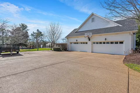 Exterior - 1002 Tulloss Rd, Franklin, TN 37067 photo 8 of 11