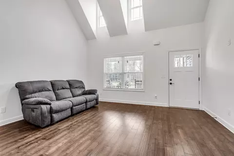 Living - 433 Pruett Rd, Dickson, TN 37055 photo 1 of 1