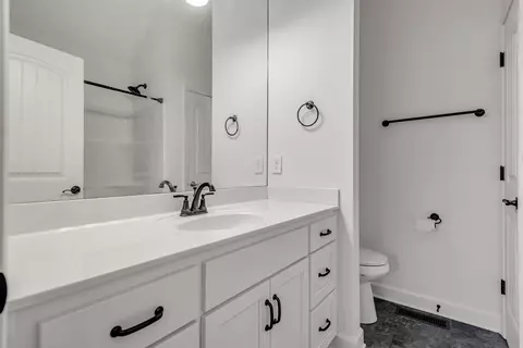 Bath - 433 Pruett Rd, Dickson, TN 37055 photo 1 of 2