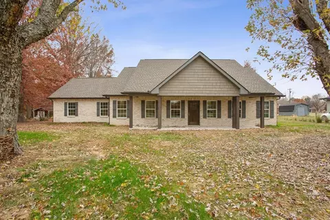 1005 Ellington Dr, Lafayette, TN 37083