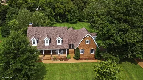 3913 Amanda Beth Ct, Columbia, TN 38401