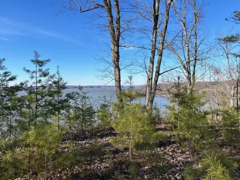 910 Float Ln, Waverly, TN 37185 photo 3