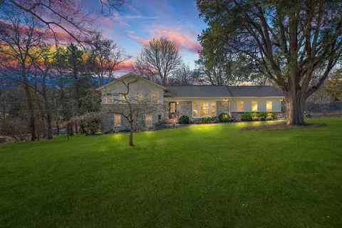 717 W Meade Dr, Nashville, TN 37205