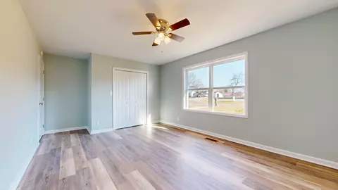 Bedroom - 700 W Broad St, Decherd, TN 37324 photo 3 of 5