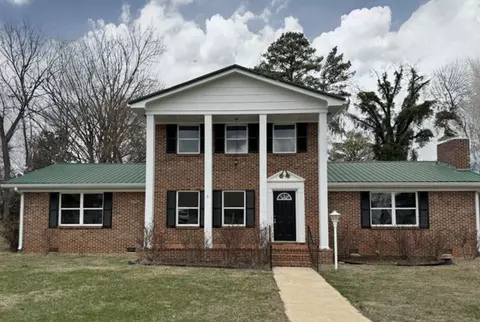 700 W Broad St, Decherd, TN 37324