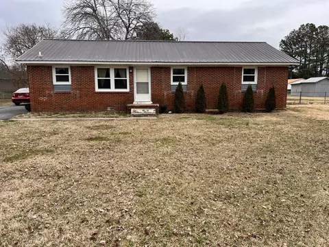 303 Lindenwood St, Tullahoma, TN 37388