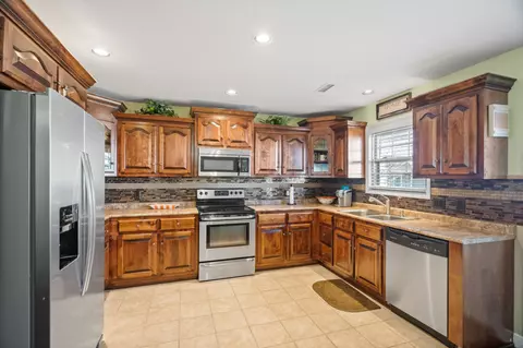 Kitchen - 309 Brandywine Ln, Springfield, TN 37172 photo 3 of 4